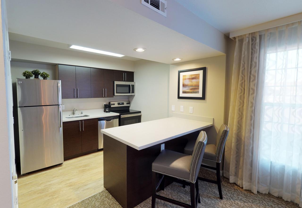 Chase Suite Hotel Newark Fremont Екстер'єр фото