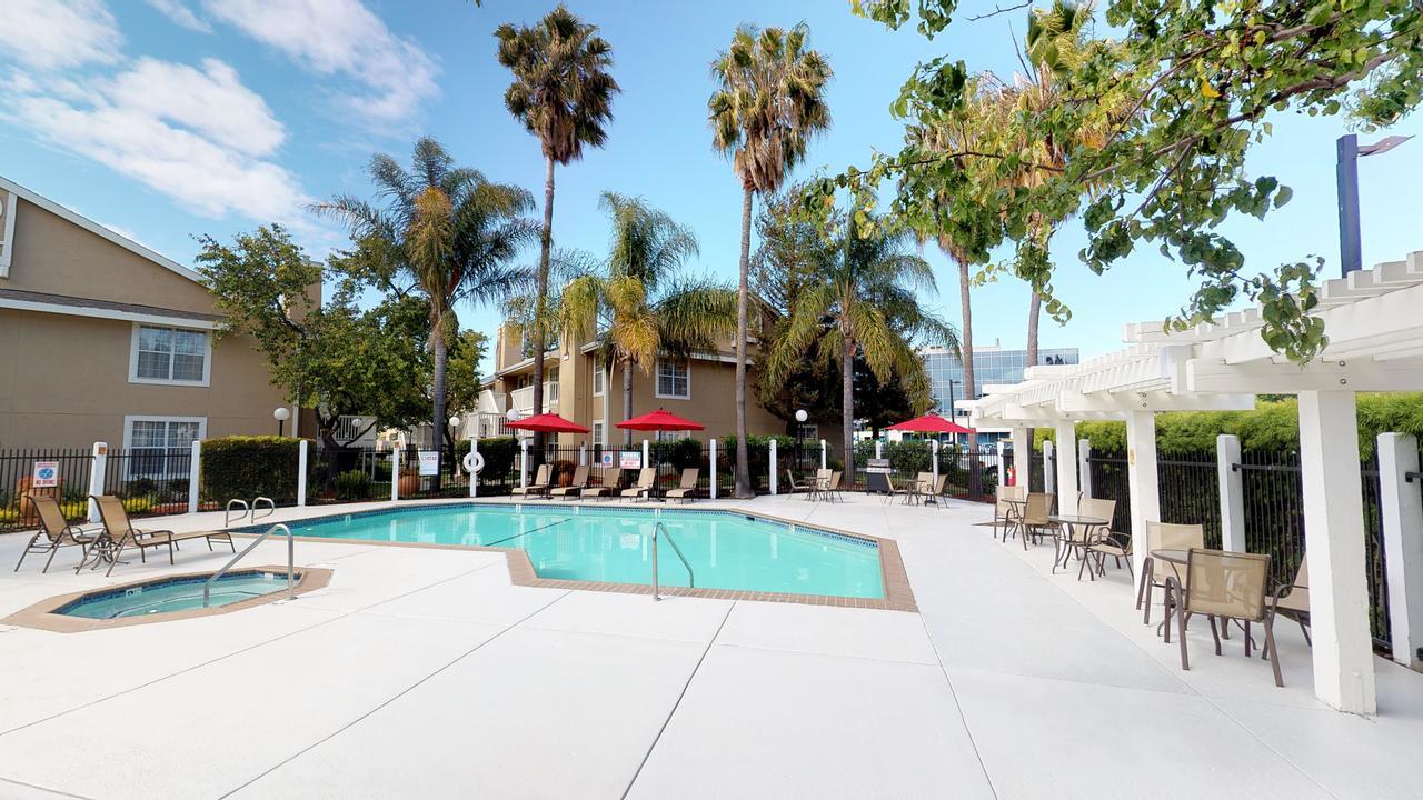Chase Suite Hotel Newark Fremont Екстер'єр фото